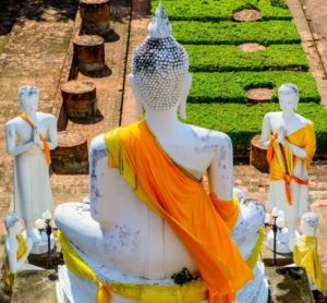 Buddhas Weg einhalten und den Weg zum Glück finden